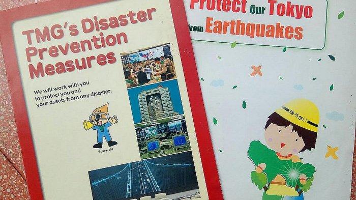 Contoh booklet cara-cara menyelamatkan diri dari bencana di Jepang. Booklet ini dibagi-bagikan kepada warga asing maupun lokal di Jepang.