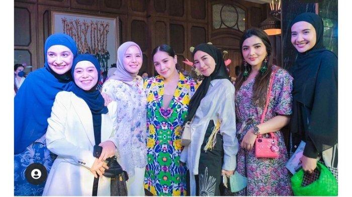 Bos MS Glow istri Juragan 99, Shandy Purnamasari pose bareng Lesti hingga Ashanty dan Nagita Slavina