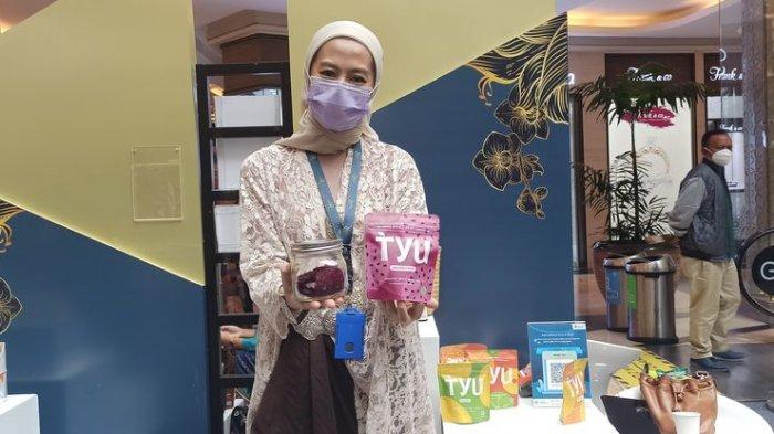 CEO produk Tyu, Zara El Maulida, saat mengikuti Gerakan Nasional Bangga Buatan Indonesia dan Bangga Berwisata di Indonesia (Gernas BBI dan BWI) periode April 2021 di Trans Studio Mall, Jalan Gatot Subroto No 289, Sabtu (3/4/2021).