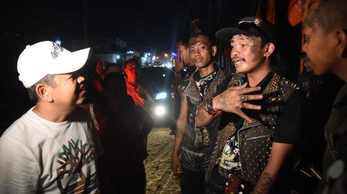 Cerita Tentang Buah Hati dan Ditolak Kerja karena Tato, Anak Punk Pun Menangis di Pelukan Dedi Mulyadi
