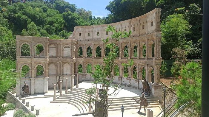 Coloseum di WOW Sarae Hills di Pagerwangi, Lembang, KBB