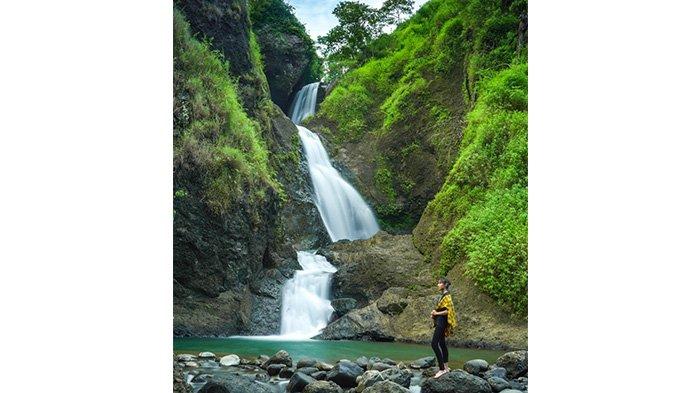 Curug Jagapati di Desa Neglasari, Kecamatan Cisompet, Kabupaten Garut, Jawa Barat.