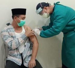 Dadang Supriatna Disuntik Vaksin Covid-19, Ajak Warga Daftar ke Puskesmas untuk Divaksin