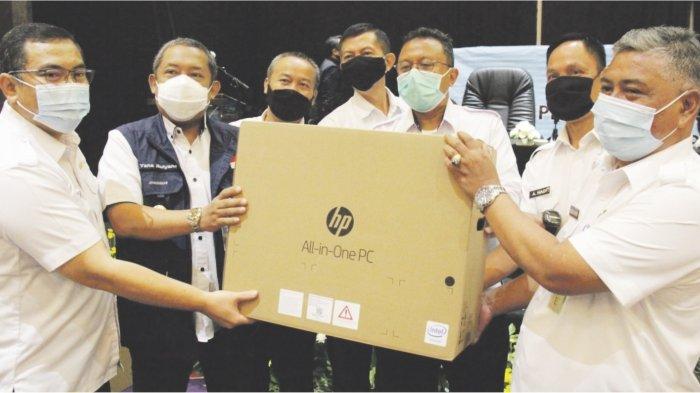 SERAH TERIMA PC - Penyerahan 151 komputer untuk puskesos di seluruh Kota Bandung oleh Pak Wakil Walikota Bandung.
