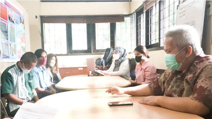 Program studi kearsipan UT dan Unpad laksanakan diskusi terkait kompetensi kearsipan khususnya dalam tataran vokasi pada Selasa (26/4/2022)