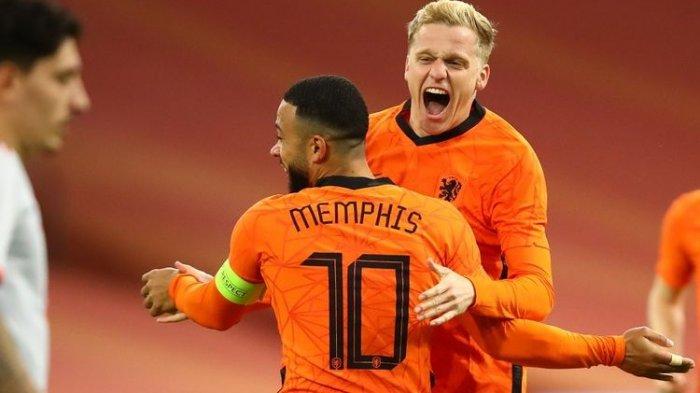 Gelandang Belanda, Donny van de Beek, saat merayakan gol ke gawang Spanyol pada laga persahabatan yang berlangsung di Amsterdam Arena, Kamis (12/11/2020) dini hari WIB.