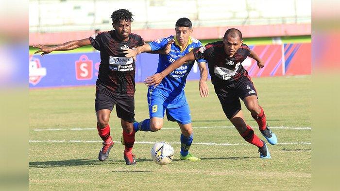 Esteban Vizcarra dalam laga Persib Bandung vs Persipura Jayapura di pekan ke-20 Liga 1 2019, Senin (23/9/2019). Maung Bandung menang 3-1.