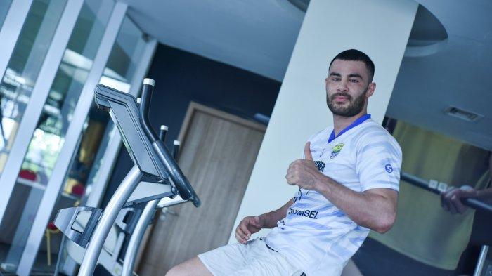 Farshad Noor, pemain anyar Persib Bandung, menjalani latihan perdana bersama tim di salah satu pusat kebugaran Sleman Yogyakarta, Sabtu (27/3/2021).
