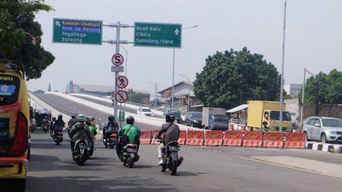 Kondisi jalan layang atau fly over Kopo, Selasa (28/6/2022). Jalan layang ini akan dibuka pada Agustus 2022 namun penerangan jalan belum rampung karena sejumlah kendala.