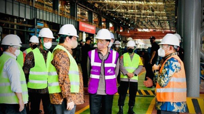 Peninjauan Pabrik Ferronickel dan Stainless Steel serta Peresmian PT Gunbuster Nickel Industry di Kabupaten Konawe, Sulawesi Tenggara, Senin (27/12).