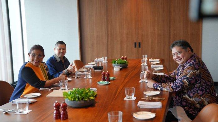 Ketua Umum Partai Golkar Airlangga Hartarto bertemu dengan Ketua Umum DPP Partai Persatuan Indonesia (Perindo) Hary Tanoesoedibjo dan mantan menteri Kelautan dan Perikanan Susi Pudjiastuti pada Selasa (23/8/2022).