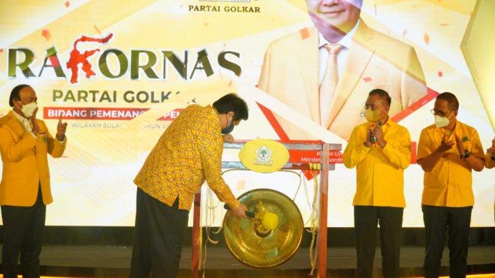 Airlangga saat Rapat Koordinasi Nasional (Rakornas) Bidang Pemenangan Pemilu, se-Sulawesi, di Hotel Claro, Makassar, Jumat (11/3/2022).