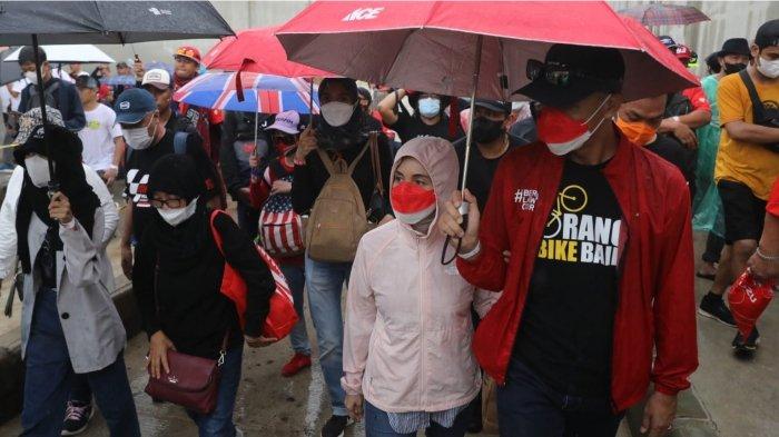 Gubernur Jawa Tengah, Ganjar Pranowo datang langsung ke Lombok menyaksikan aksi-aksi para pembalap MotoGP.