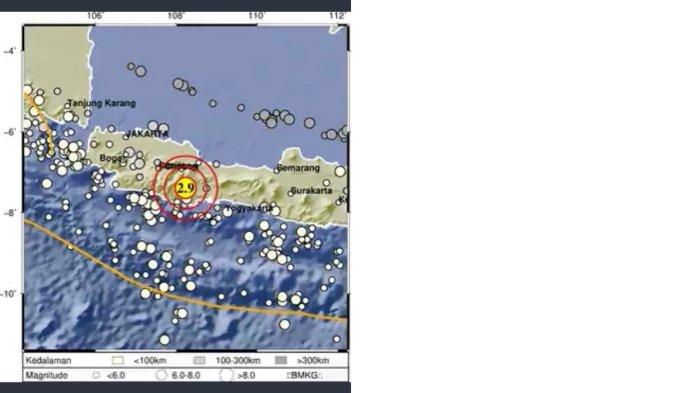 Gempa dangkal berkekuatan 2,9 Skala Magnitudo terjadi di Tasikmalaya, Minggu (4/12/2022) pukul 04:34 WIB. Belum diketahui apakah ada kerusakan yang ditimbulkan.