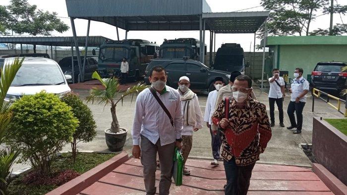Dua panitia kegiatan di Megamendung yang dihadiri Habib Rizieq Shihab, Habib Muchsin dan Ustaz Asep, memenuhi panggilan penyidik Ditreskrimum Polda Jabar pada Rabu (16/13/2020)