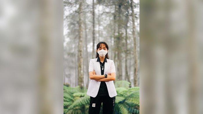 Indah Kusuma, seorang dokter muda dan juga penyanyi.