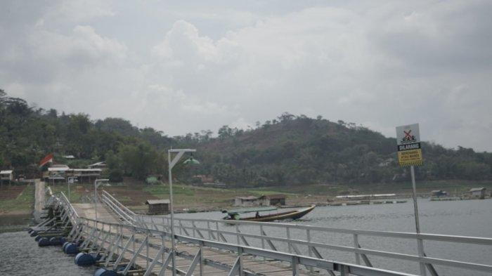 Pemandangan di sekitar Jembatan Bucin.