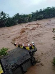 Ruas Jalan Cipatujah Menuju Garut Selatan Lumpuh Total