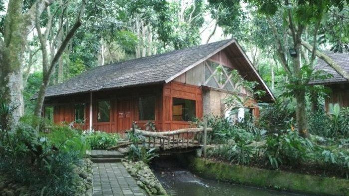 Kamar penginapan di Imah Seniman yang berlokasi di Jalan Kolonel Masturi Nomor 8 Gudangkahuripan, Lembang, Kabupaten Bandung Barat.