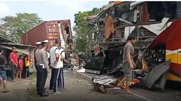 Kecelakaan maut bus Sugeng Rahayu menabrak pantat truk di Jalan Raya Kulon Progo-Purworejo, Jumat (24/9/2021) pagi.