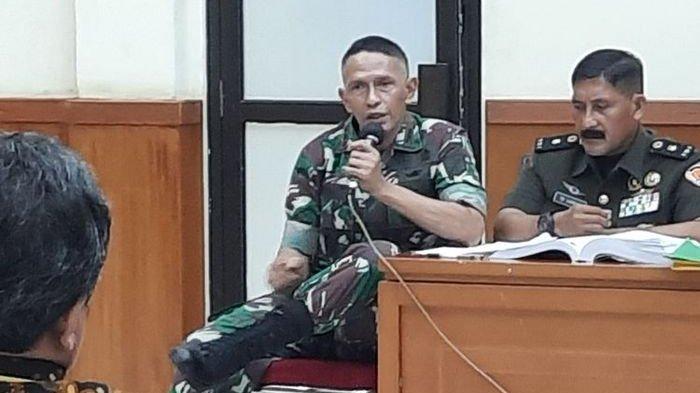Kolonel Inf Priyanto, terdakwa kasus kecelakaan dengan korban sejoli Handi Saputra (17) dan Salsabila (14) di Nagreg, Kabupaten Bandung, Jawa Barat, mengaku tidak tahu kalau salah satu korban yaitu Handi, masih hidup atau sudah meninggal saat dibuang ke Sungai Serayu. Hal itu diungkapkan terdakwa Priyanto dalam sidang agenda pemeriksaan saksi di Pengadilan Militer II Jakarta, Cakung, Jakarta Timur, Kamis (31/3/2022).(KOMPAS.com/NIRMALA MAULANA ACHMAD)