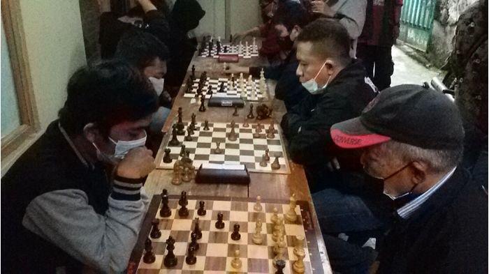 Suasana kelangsungan Liga Catur Ledeng Seri II 2020 SUPER CHESS Community yang diikuti puluhan pecatur termasuk para pecatur terna pada Sabtu (26/12/2020).