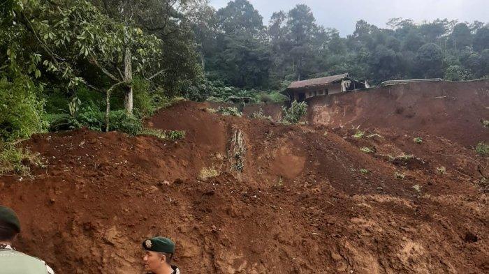 Lokasi tanah longsor Jalan Raya Cipanas-Puncak. (Tribunnews.com)