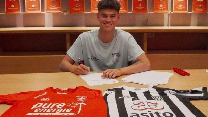 Mees Hilgers, Pemain Junior FC Twente Berdarah Indonesia. Pemain keturunan yang diincar untuk proses naturalisasi, Mees Hilgers, buka suara terkait kemungkinan bergabung ke Timnas Indonesia
