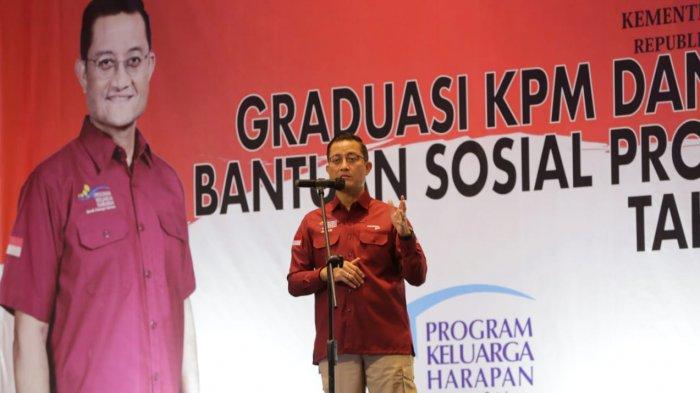 Mensos RI, Juliari P Batubara, saat menyampaikan sambutan dalam Graduasi KPM dan Rekonsiliasi Nasional PKH di Aston Cirebon Hotel & Convention Center, Jalan Brigjend Dharsono, Kecamatan Kedawung, Kabupaten Cirebon, Kamis (17/9/2020).
