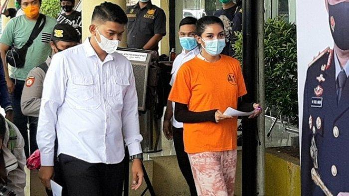 Millen Cyrus dalam rilis yang digelar di Polres Pelabuhan Tanjung Priok, Jakarta Utara, Senin (24/11/2020). Keponakan penyanyi Ashanty ditempatkan di tahanan khusus.