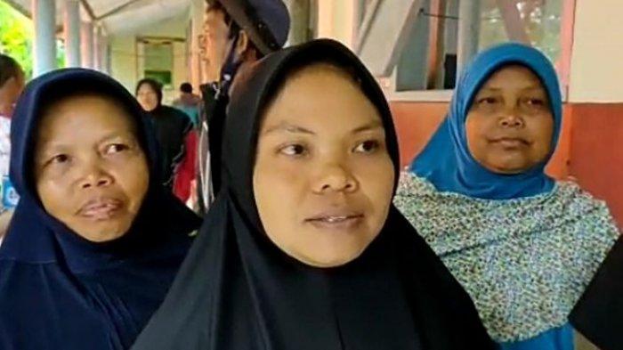 Mimin (35) warga terdampak longsor di Kecamatan Cilawu, Kabupaten Garut.
