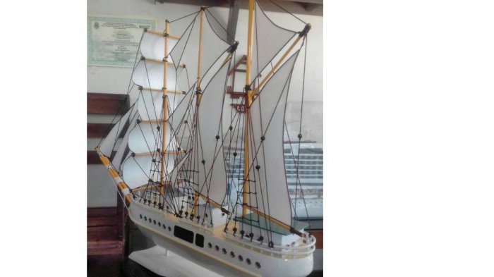 Miniatur KRI Dewaruci