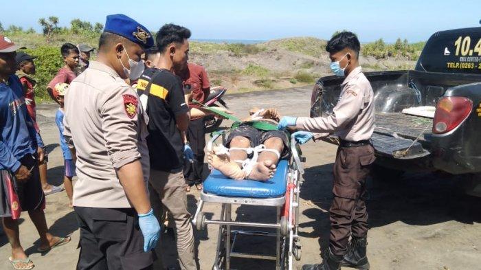 Seorang nelayan tiba tiba loncat dari perahu di tengah laut lalu minta tolong