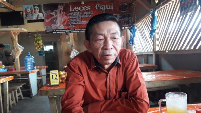 Pemilik Warung Sate Leces Gaul, H Eet Sunarya.