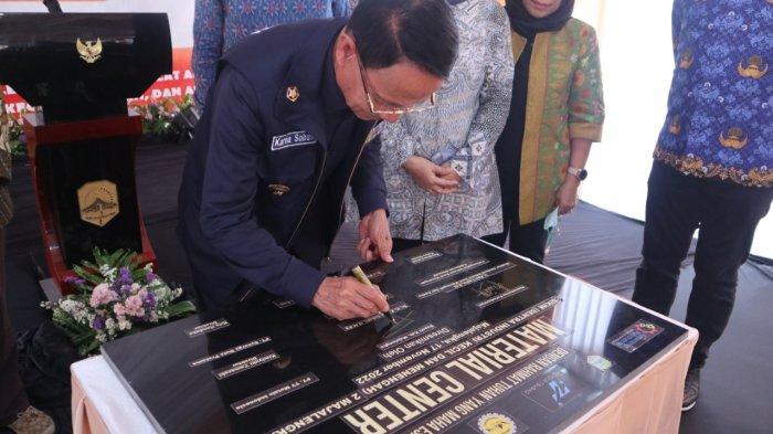Pemerintah Kabupaten (Pemkab) Majalengka membangun kawasan industri khusus Industri Kecil dan Menengah (IKM) atau yang dikenal dengan sebutan SIKIM (Sentra Industri Kecil dan Menengah)