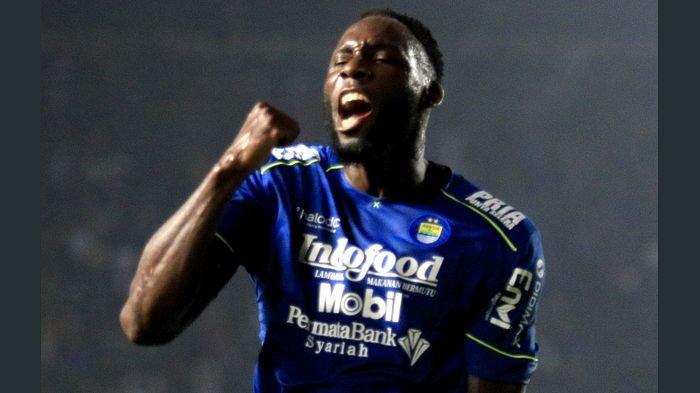 Penyerang Persib Bandung, Geoffrey Castillion berselebrasi dan sukses membawa timnya menang 3-0 atas Persela Lamongan pada pekan pertama Shopee Liga 1 2020 yang digelar di Stadion Si Jalak Harupat, Kabupaten Bandung, Minggu (1/3/2020).