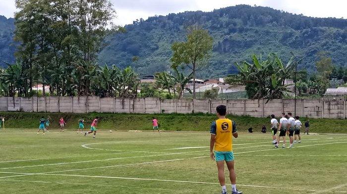 Persib Bandung mengelar latihan perdana menjelang menghadapi Borneo FC. Tribunjabar.id / Adi Ramadhan Pratama.