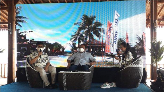 Talk show tentang Digitalisasi Pasar oleh Regional Head Micro Business Banking BRI Regional Office Bandung Eka Ahmad Djatnika bersama Bupati Pangandaran H. Jeje Wiradinata yang dipandu MC Firma Yunara