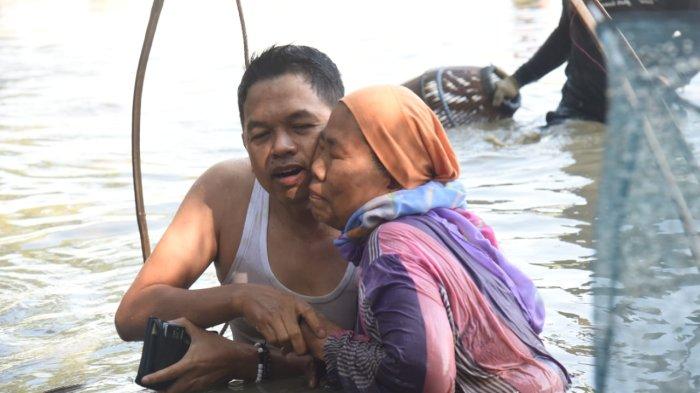 Potret Romantisme Dedi Mulyadi dan Emak-emak Saat Ngagubyag di Situ Jaya Laksana
