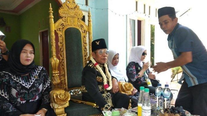 Baginda Sultan Iskandar Jamaluddin Firdaus, pemimpin Kerajaan Angling Dharma Pandeglang, Banten.