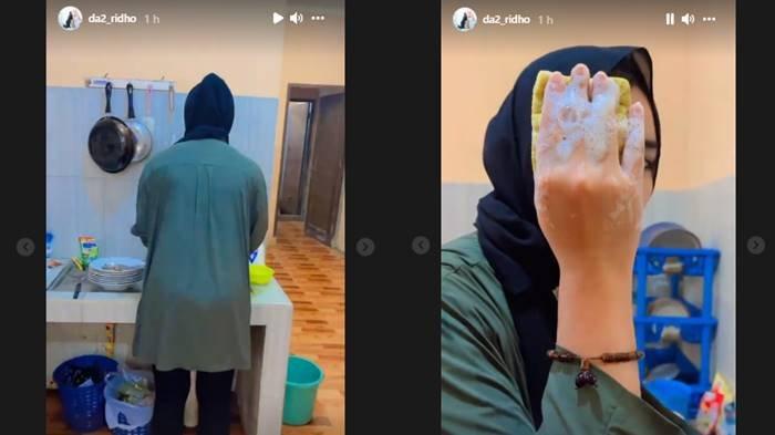 Ridho DA membagikan video ketika istrinya, Syifa sedang cuci piring.