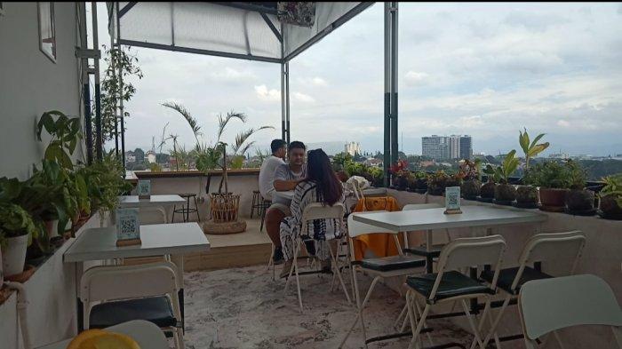 Ruv Bistro, Tempat Kuliner di Atas Rooftop yang Menawarkan Pemandangan Kota Bandung