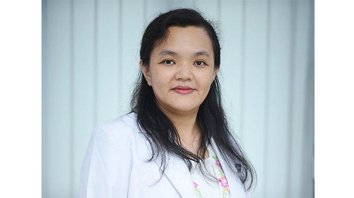 Dokter Spesialis Patalogi Klinik dari Santosa Hospital Bandung Kopo, dr. Suryani Hartati Oetojo Sp. PK