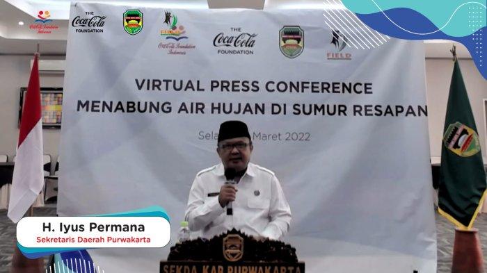 Sekretaris Kabupaten Purwakarta, H. Iyus Permana saat berbicara mengenai sumur resapan yang didanai Coca Cola Foundation dan dibangun di wilayah Jatiluhur.