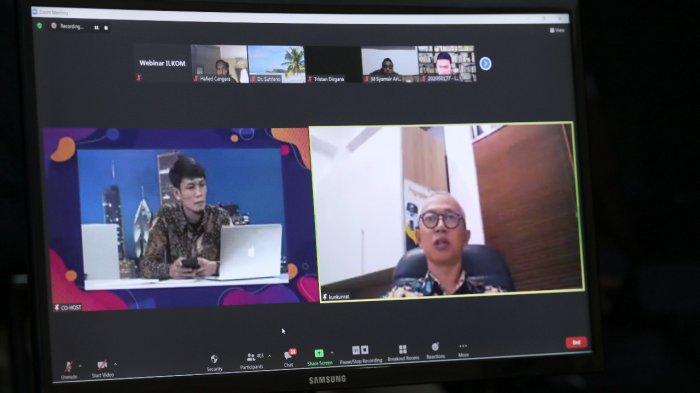 Suasana kegiatan kuliah umum bertajuk 'Strategi Komunikasi Publik dalam Penyampaian Informasi Kesehatan Masyarakat di masa Pandemi Covid-19' yang yang diselenggarakan di Laboratorium TV Kampus FISIP Unpas, Jalan Lengkong, Kota Bandung, Minggu (28/2/2021)