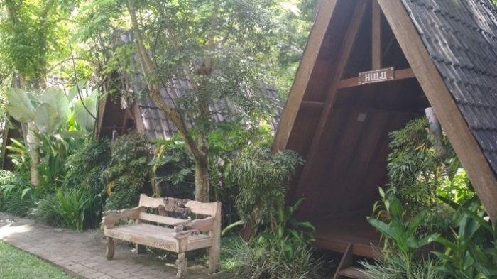 Suasana lokasi makan bagi pengunjung di Imah Seniman yang berlokasi di Jalan Kolonel Masturi Nomor 8 Gudangkahuripan, Lembang, Kabupaten Bandung Barat.