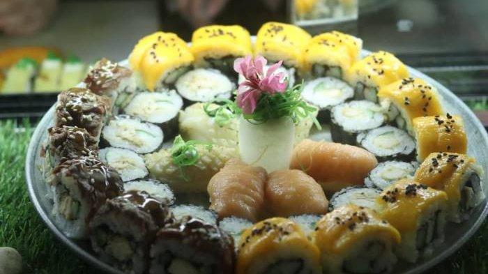 Sushi di The Restaurant at The Trans Luxury Hotel Jalan Gatot Subroto, Kota Bandung.
