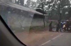 tangkapan layar bentrok geng motor