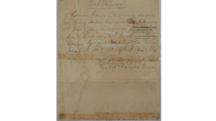 Teks proklamasi tulisan tangan Soekarno.