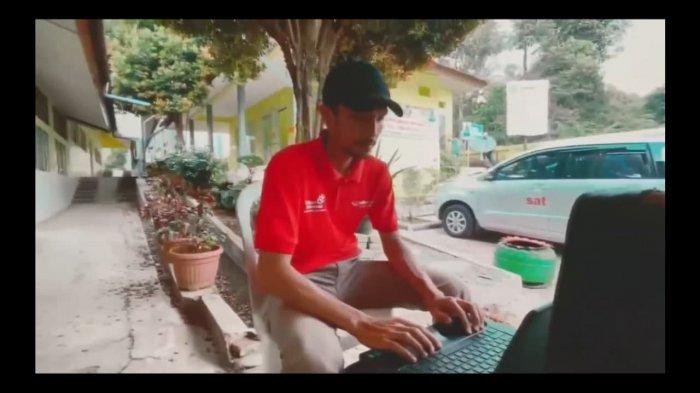 PT Telkom Indonesia (Persero) Tbk (Telkom) memberikan bantuan kepada 33 Desa Rural di Jawa Barat. Bantuan berupa layanan akses internet berbasis satelit, Mangoesky